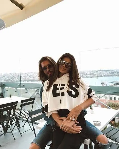 sarkici-hatice-kimdir-kac-yasinda-nereli-esi-neden-oldu-sarkici-haticenin-sevgilisi-ali-kemal-kimdir-kac-yasinda-ne-is-yapiyor-1631261628278.jpg Şarkıcı Hatice kimdir, kaç yaşında, nereli, eşi neden öldü? Şarkıcı Hatice'nin sevgilisi Ali Kemal kimdir, kaç yaşında, ne iş yapıyor?-2