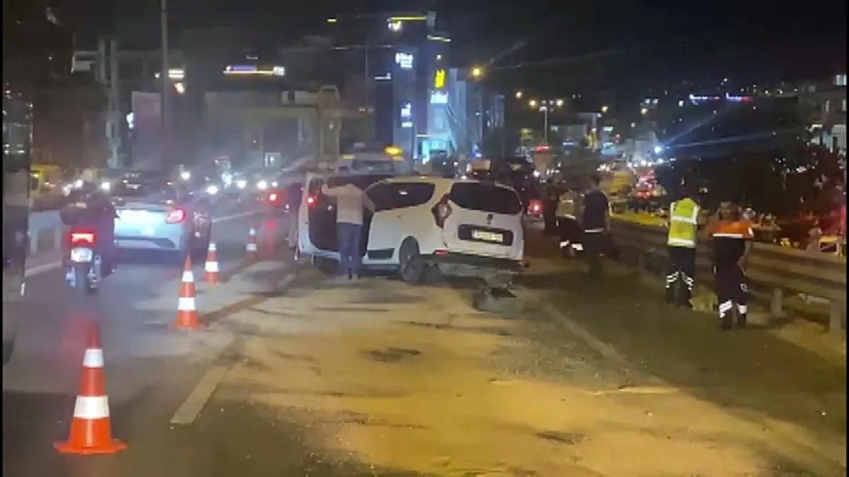 Pendik'te zincirleme facia | Araçlar birbirine girdi! 1'i çocuk 5 kişi yaralandı
