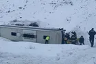 Yolcu otobüsü şarampole devrildi! Çok sayıda yaralı var