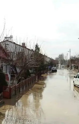 Kırklareli'yi sel vurdu! Kırklareli'nde 19 köy yolu ulaşıma kapatıldı