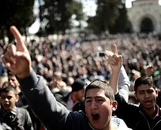 Hutbede Kral Abdullah’ı öven imama linç girişimi