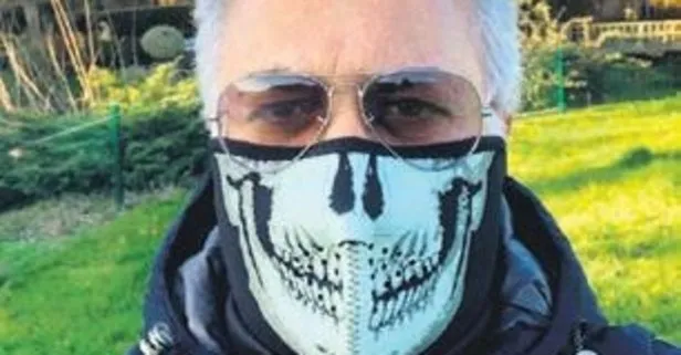 Tamer Karadağlı ’iskelet ağızlı’ maskesini takıp selfie çekti