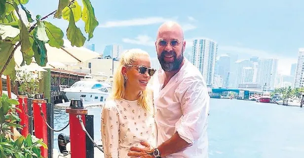 Ünlü televizyoncu Esat Yontuç'un parmağındaki tamtur pırlanta alyans şaşırttı!