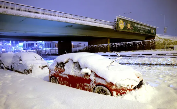 istanbulda-yollarda-mahsur-kalan-3-bin-180-kisi-otellere-yerlestirildi-1643089267783.jpg İstanbul'da yollarda mahsur kalan 3 bin 180 kişi otellere yerleştirildi-2