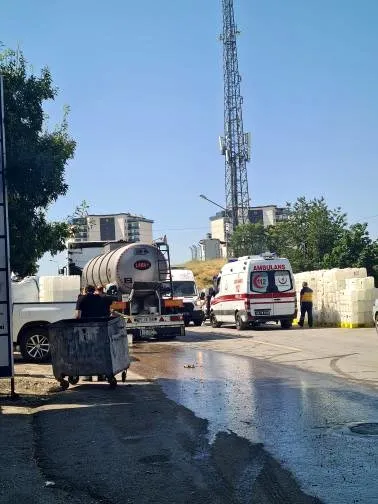 ankarada-temizlik-ve-hijyen-urunleri-ureten-is-yerinde-patlama-1688554142172.jpg Ankara'da temizlik ve hijyen ürünleri üreten iş yerinde patlama-3