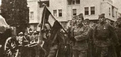 Komünist birlikler Kore'de Seul'u işgal etti.