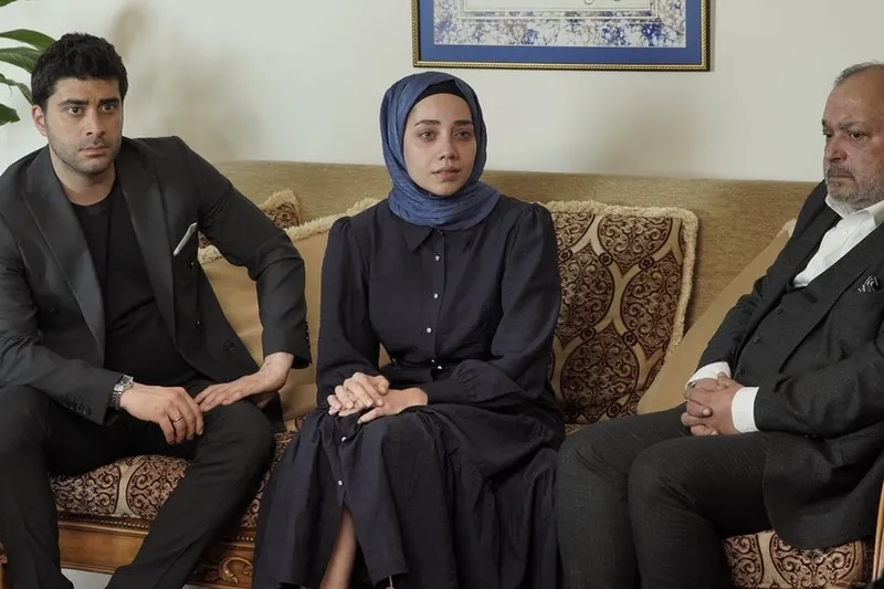 kizilcik-serbeti-apo-icin-basrol-degisikligi-karari-4-oyuncu-diziden-ayrildi-rolu-teslim-alacak-kisi-1713843912903.jpg 4 oyuncu diziden ayrıldı! Kızılcık Şerbeti Apo için başrol değişikliği kararı; Rolü teslim alacak kişi...-7