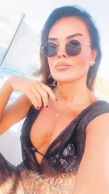 hande-ercel-kerem-bursin-askiyla-ilgili-konustu-her-sey-yolunda-1636573305375.jpeg Hande Erçel, Kerem Bürsin aşkıyla ilgili konuştu! " Her şey yolunda"-3