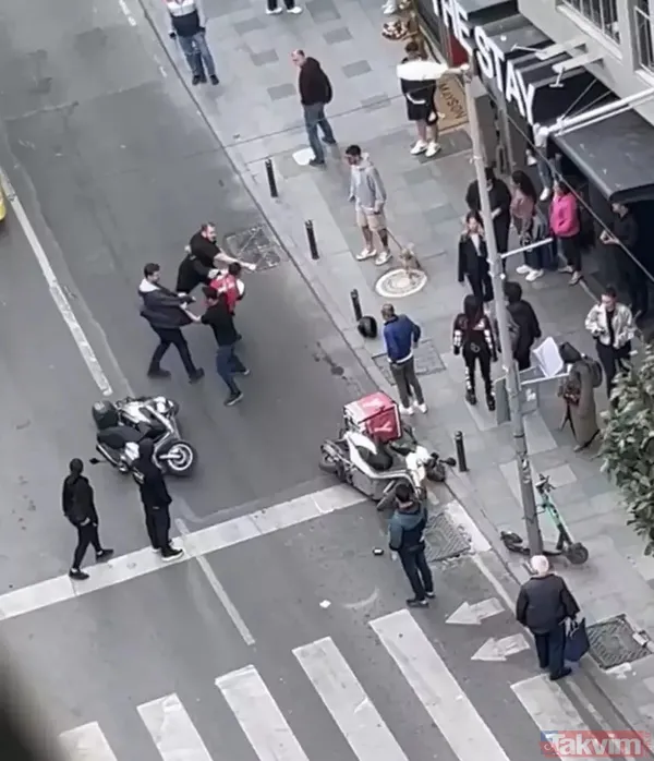 Nişantaşı'nda 'motorize' kavga! Polise aldırış etmediler tekme tokat birbirlerine girdiler - 5