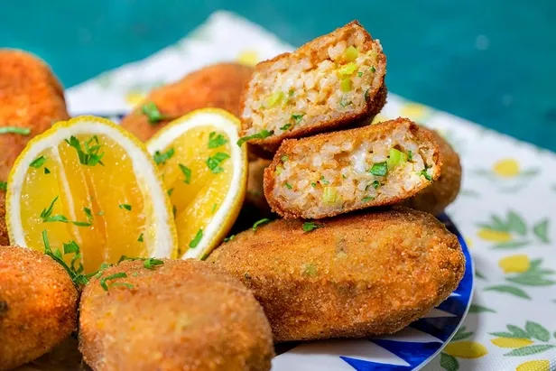 gelinim-mutfakta-kadinbudu-kofte-tarifi-orijinal-en-kolay-kadinbudu-kofte-nasil-yapilir-yemeye-doyamayacaksini-1685369611458.jpeg Orijinal, en kolay kadınbudu köfte nasıl yapılır? Gelinim Mutfakta KADINBUDU KÖFTE TARİFİ! Yemeye doyamayacaksınız...-5