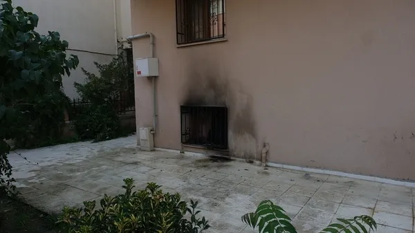 bunalima-giren-adam-evini-benzinle-yakmaya-calisti-1636968917773.jpg Bunalıma giren adam evini benzinle yakmaya çalıştı-3