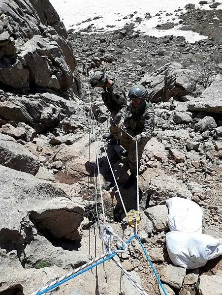 Mehmetçik 2 bin 400 rakımda üs kuruyor-3