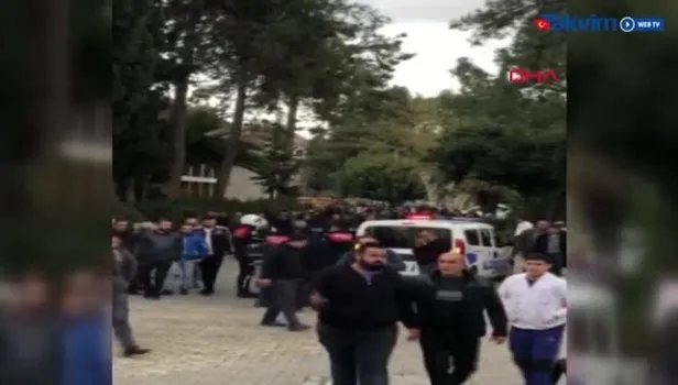 Adana'da oy kullanan vatandaşlar kavga etti