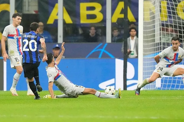 Şampiyonlar Ligi'nde Hakan Çalhanoğlu'ndan muhteşem gol: Inter-Barcelona maçındaki performansıyla "en değerli oyuncu" seçildi