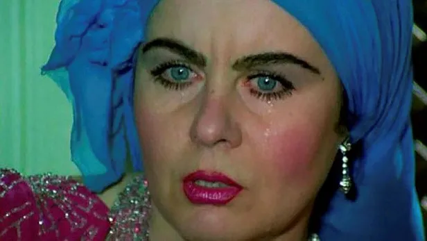 hoscakal-menekse-gozlu-yesilcamin-dort-yaprakli-yoncasindan-fatma-girike-gozyaslariyla-veda-1643310529228.jpeg Hoşçakal menekşe gözlü! Yeşilçam'ın dört yapraklı yoncasından Fatma Girik’e gözyaşlarıyla veda-5