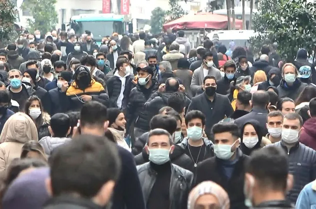 Son dakika: İstanbul Taksim'de akılalmaz görüntüler! İstiklal Caddesi doldu taştı!