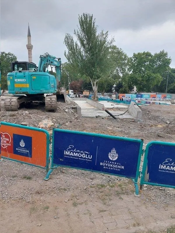 beyazit-meydani-cileye-dondu-ibb-baskani-ekrem-imamogluna-tepki-1654323380774.jpeg Beyazıt Meydanı çileye döndü! İBB Başkanı Ekrem İmamoğlu'na tepki....-3