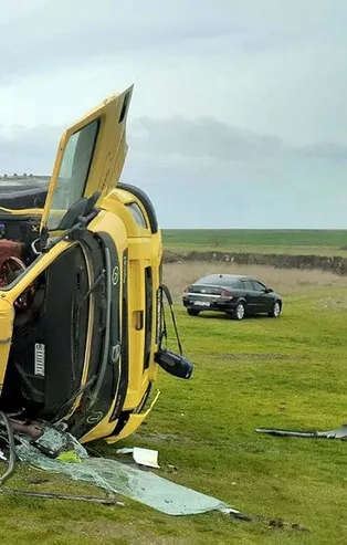 Tekirdağ'da kontrolden çıkan vinçli kamyon devrildi! Kamyonda sıkışarak can verdi