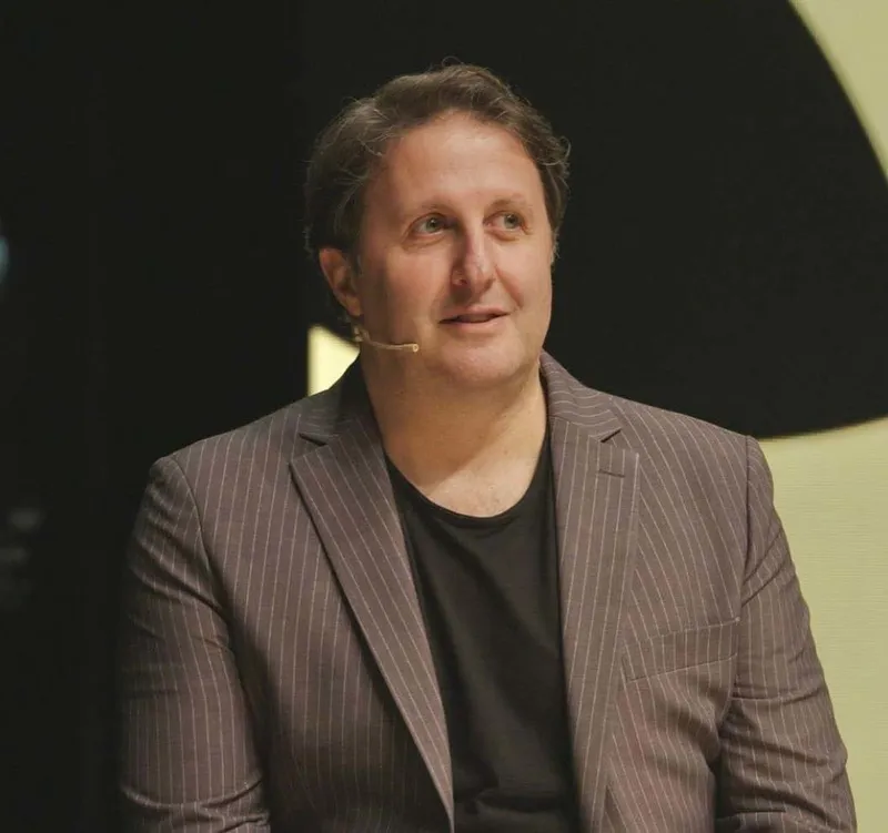 dubaide-mahsur-kalan-ilker-ayrik-ile-sevket-coruh-turkiyeye-dondu-1772792140705.jpg Dubai'de mahsur kalan İlker Ayrık ile Şevket Çoruh Türkiye’ye döndü-3