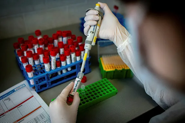 Son dakika: Dünyayı umutlandıran gelişme! Koronavirüs aşısı için tarih verildi!-1