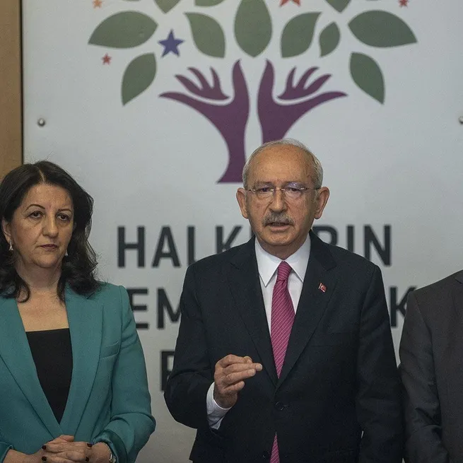 HDPnin PKK ile ilişkisini bilmeyen Kılıçdaroğluna teröristlerle yaptığı işbirliğini hatırlatalım! CHP - Kandil hattında bölücü birliktelik