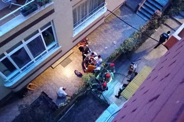 İstanbul Avcılar'da korkunç olay! Balkondan düşen yaşlı adama demir korkuluklar saplandı