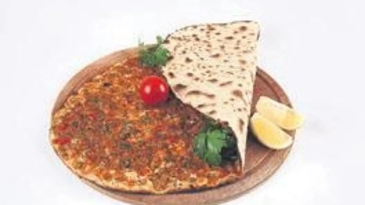 İstanbul'da lahmacun fiyatları tartışma konusu oldu: 60 liraya da satan var 250 liraya da...