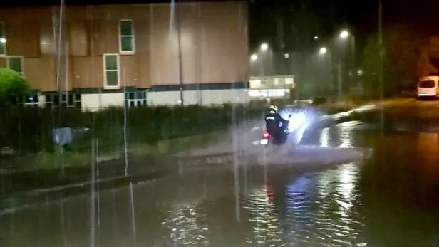 duzcede-dereler-tasti-evleri-su-basti-1623710280375.jpeg Düzce'nin Akçakoca ilçesinde dereler taştı, evleri su bastı-4