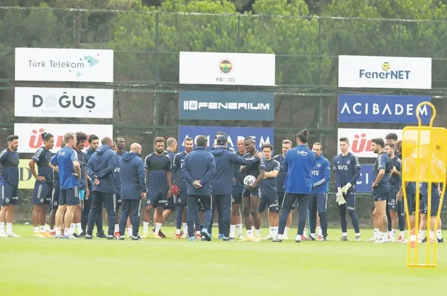 Fenerbahçe Teknik Direktörü Erol Bulut derbinin şifresini verdi: Zinciri kırın Aslan’ı yıkın!