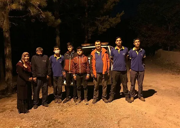 adana-pozantida-ucurumda-mahsur-kalan-iki-arkadasi-afad-kurtardi-1604298140751.jpg Adana Pozantı'da uçurumda mahsur kalan iki arkadaşı AFAD kurtardı-3