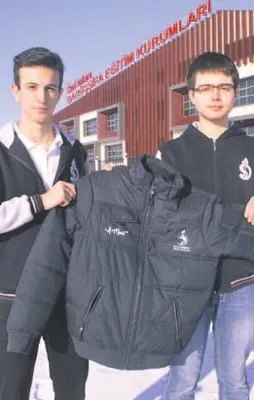 Liselilerden ‘akıllı mont’