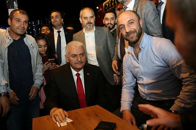 İstanbul Avcılar'da Binali Yıldırım'a yoğun ilgi