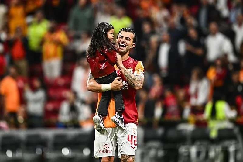 spor-yazarlarindan-galatasaray-ovgusu-gozlerimizin-pasini-sildi-1789365600257.jpeg Spor yazarlarından Galatasaray övgüsü: "Gözlerimizin pasını sildi"-4