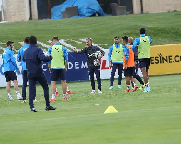 Fenerbahçe'de Vitor Pereira Topuk Yaylası'ndan mesajı verdi: İstanbul'a gezmeye değil şampiyon olmaya geldim-5