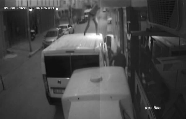 akilalmaz-olay-2-dakikada-200-bin-liralik-hirsizlik-yaptilar-1600931498407.jpg Akılalmaz olay! 2 dakikada 200 bin liralık hırsızlık yaptılar-1