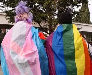 Boğaziçi’ndeki LGBT’liler İstiklal Marşı’ya dalga geçti