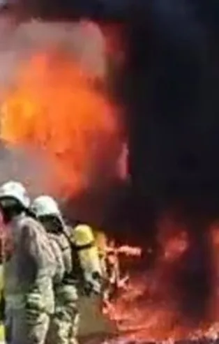 İstanbullular canından bezdi! İETT seyir halindeyken alev topuna döndü!