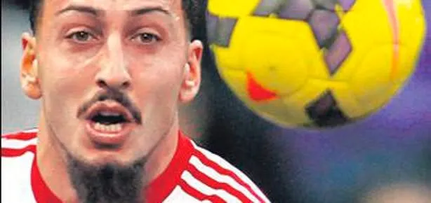 Fulham’da kalıyor!