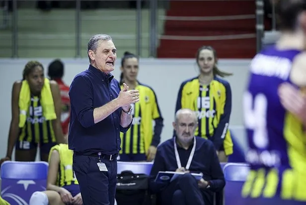 zoran-terzicten-buse-unala-olay-hareket-taraftarlar-ayaga-kalkti-1669470737031.jpeg Zoran Terzic’ten Buse Ünal'a olay hareket! Taraftarlar ayağa kalktı-5