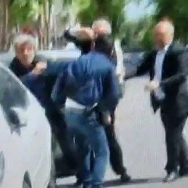 HDP’liler evlat nöbeti tutan babaya saldırdı!