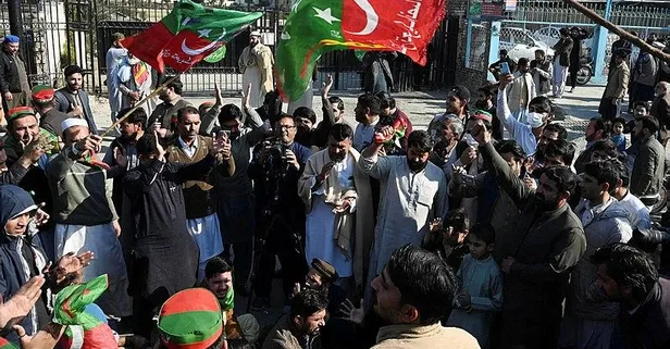 Pakistan’da sular durulmuyor! İmran Han avantaj iddia ediyor | Oy sayımı devam ederken çatışma çıktı: 3 kişi hayatını kaybetti