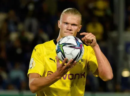 Erling Haaland için zor diye bir şey yok! Borussia Dortmund'un gol makinesi 3 tane topu üst üste dizdi sonrasında yapılmazı yaptı-6