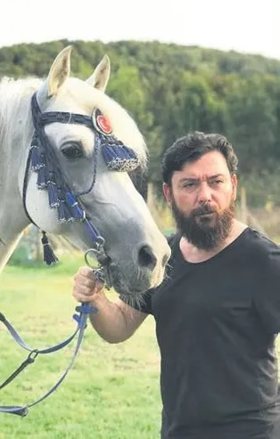 Gökhan Yavuz, yeni iş teklifleri aldığı için binicilik çalışıyor