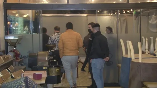 sokaga-cikma-kisitlamasinda-nargile-kafede-basilinca-polise-anlasma-teklif-ettiler-bize-yardimci-olun-1619419268256.jpg Sokağa çıkma kısıtlamasında nargile kafede basılınca polise anlaşma teklif ettiler: Bize yardımcı olun-5