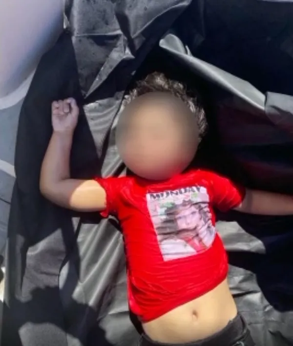 iste-yunanistanin-insanligi-olume-terk-ettigi-iki-kucuk-kardes-can-verdi-1663147601373.jpg Yunanistan'ın mezalimi: İki küçük çocuğun ölümüne sebep oldular! Acılı baba dehşeti anlattı-9