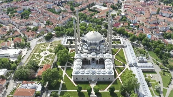 koronavirus-vakalarinda-en-riskli-15-il-arasinda-yer-alan-edirnede-camilerden-anons-yapiliyor-1606397881154.jpg Koronavirüs vakalarında en riskli 15 il arasında yer alan Edirne'de camilerden anons yapılıyor-8