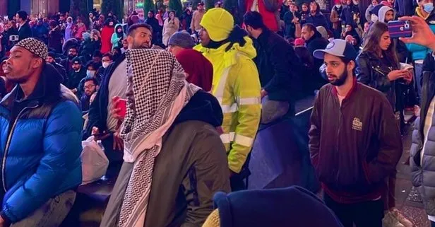 Times Meydanı’nda tarihin ilk teravih namazı!