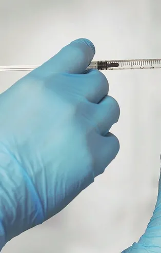 İngiltere'den yeni düzenleme geliyor! Aşı olmayanın işe girmesi engellenecek