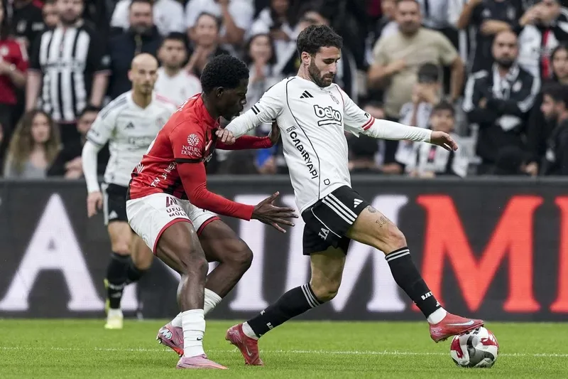 besiktasta-rafa-silva-yine-antrenmana-katilmadi-1763301113118.jpeg