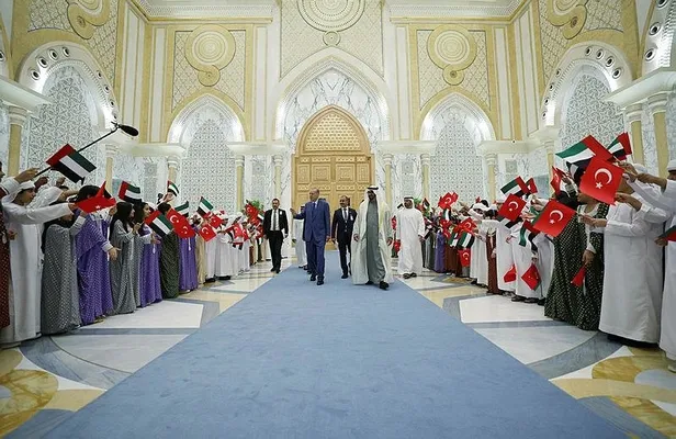 Başkan Erdoğan BAE'de resmi törenle karşılandı! 50.7 milyar dolarlık anlaşma imzalandı: Ticarette yeni hedef-9